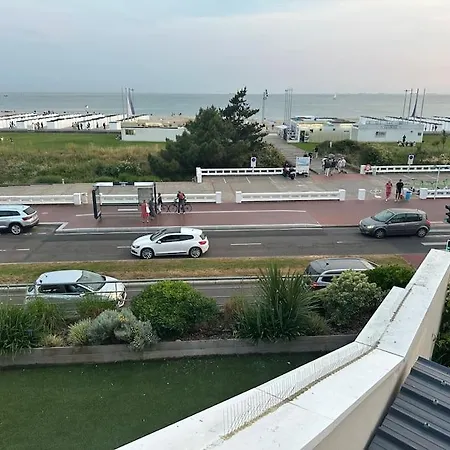 Les Pieds Dans L'eau Hotel *